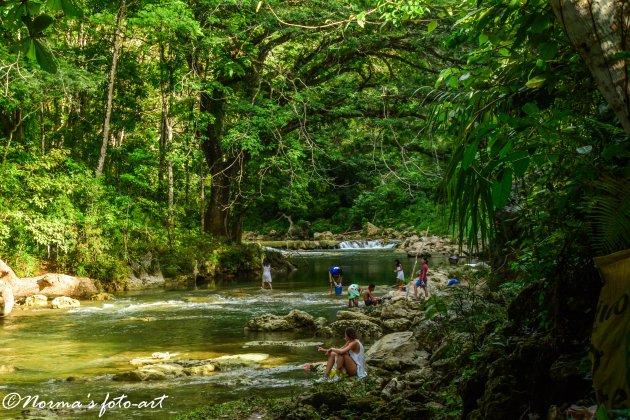 Een etentje op de Loboc rivier