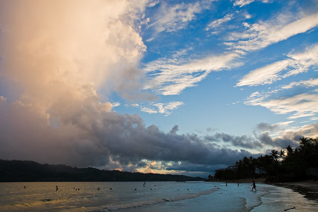 Zonsondergang op Ambon