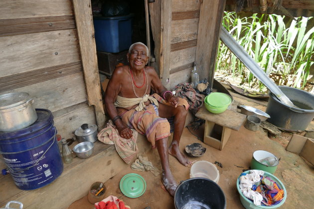 Oude vrouw in Semoisie Suriname