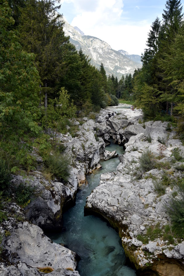 Een kloof van de Soča rivier