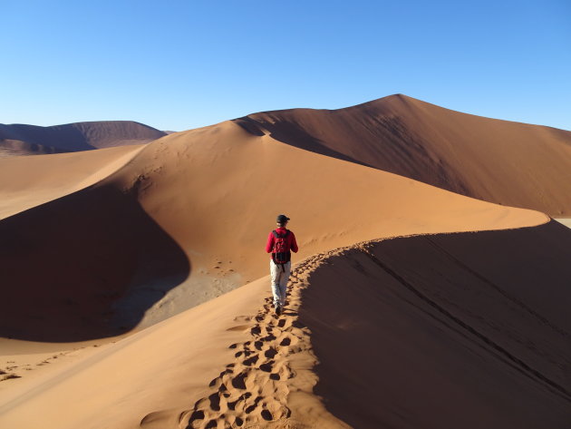 's Ochtends zandhappen in de Sossusvlei