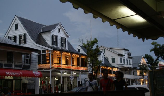 Paramaribo in avondlicht