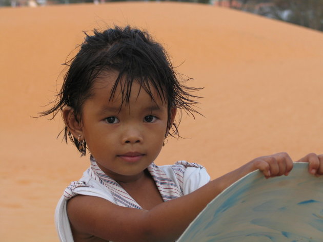 Vietnamees meisje met slee