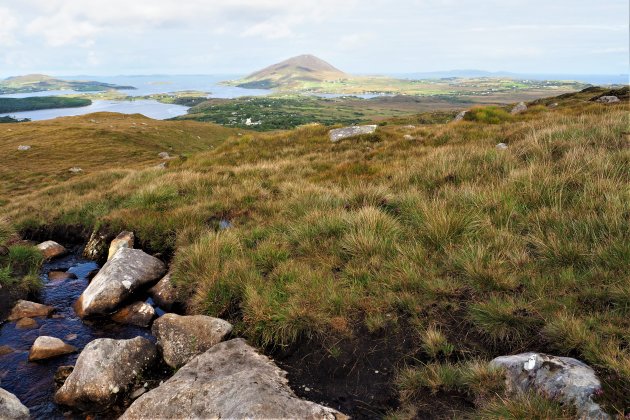 Glinsterend mooi uitzicht vanuit Diamond Hill, Ierland