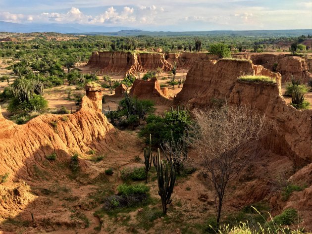 cowboy en indiaantje landschap Tatacoa