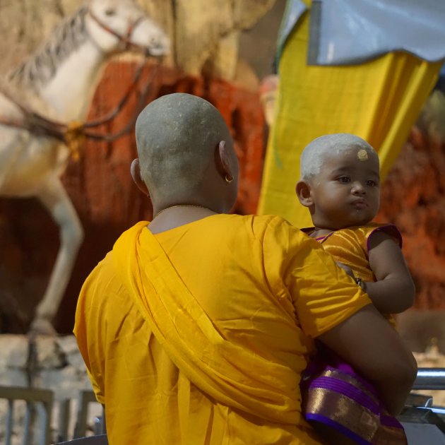 Hindoes in Sri Subramaniar tempel