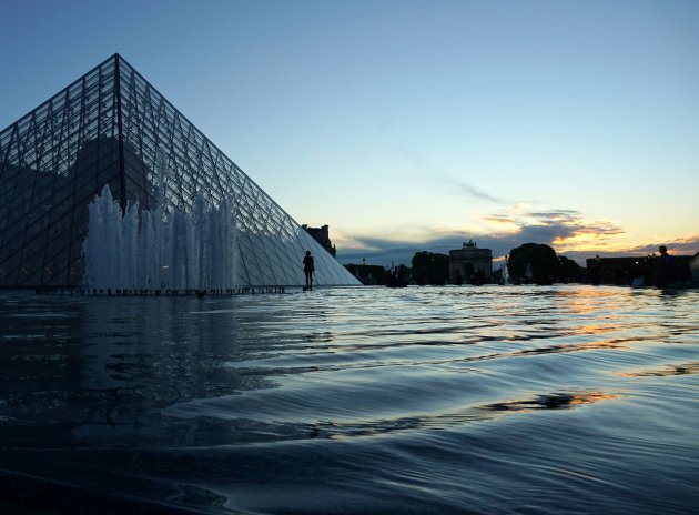 Louvre by night