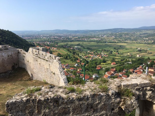 Kasteelruine Sokolac net buiten de Bosnische stad Bihac!