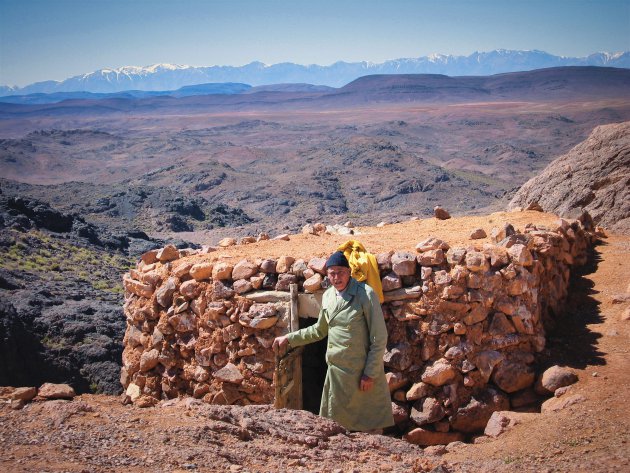 Leven in de ruige natuur van het Atlasgebergte in Marokko