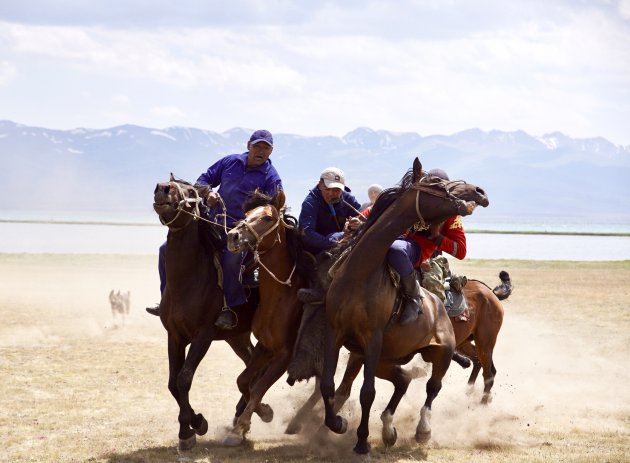 Polo met een dode geit in Kirgizië