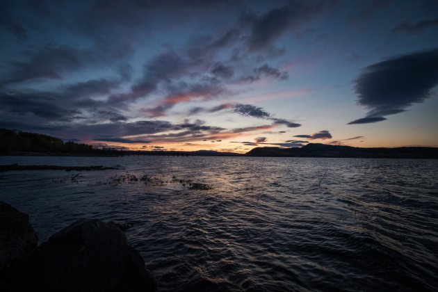 Sunset in het lake district van British Columbia