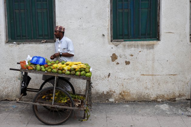 Straatverkoper in Stone Town, Zanzibar