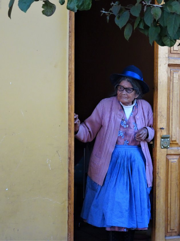 Vrouw in Ollantaytambo