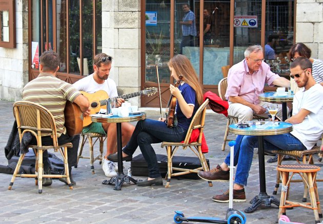 Op een terras in Rouen