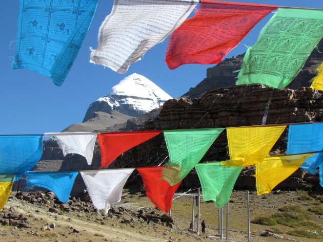 vlaggenmasten bij Mt. Kailash