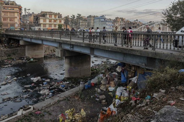 Rivieren in nepal zijn mooi, zolang je bovenstrooms zit van steden. Met een uitzondering, heilige plekken in rivieren (Bhagmati) kunnen ook sterk verontreinigd zijn, maar zijn interessant door de rituelen die er plaats vinden.