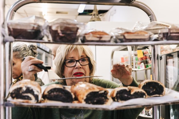 Vers gebak op de Carmel Markt