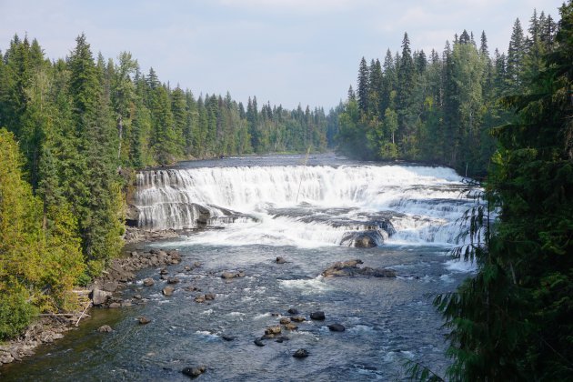 Een bulderende waterval