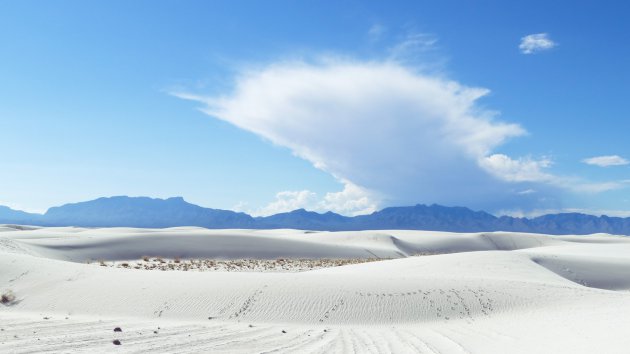 een wolk boven de White Sands NP