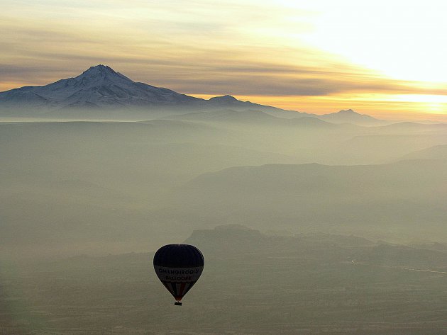 Ballonvaart boven sprookjeslandschap