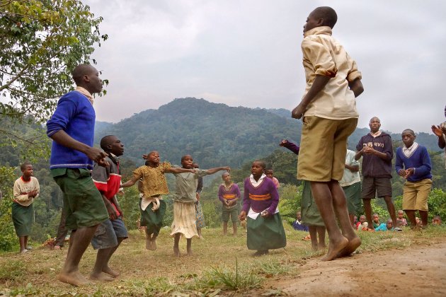 Dansen met de Batwa