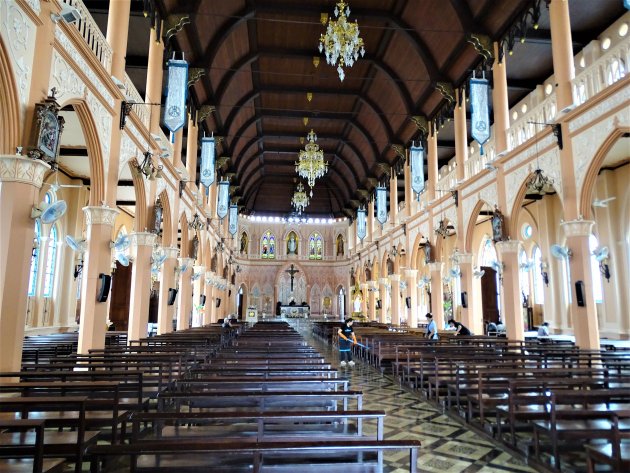 Interieur Kathedraal van Chantaburi.