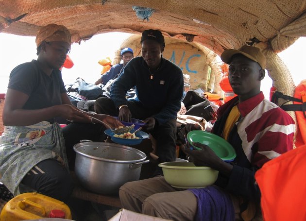 Eten op de Niger