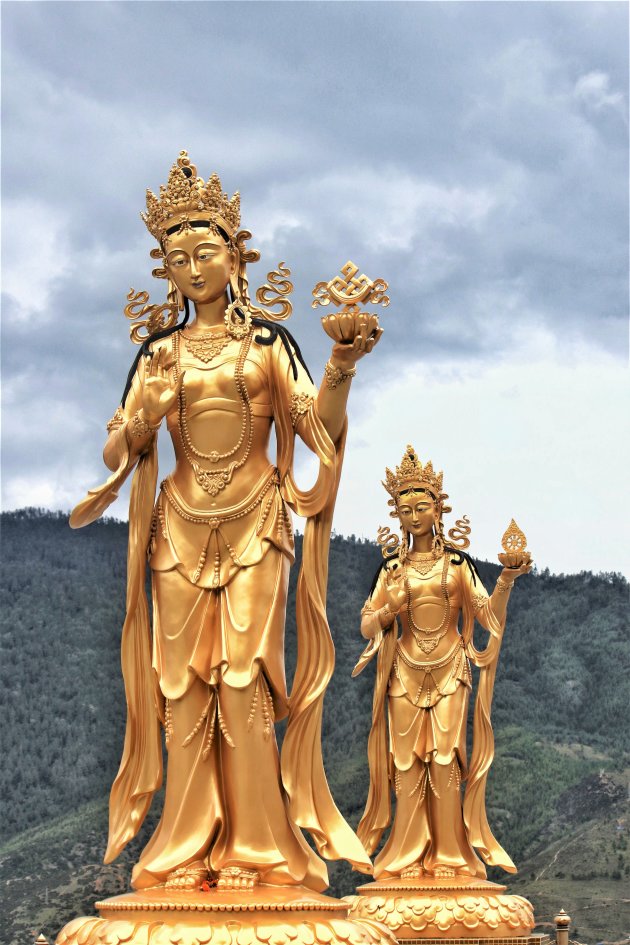 de beelden bij Donderma Buddha