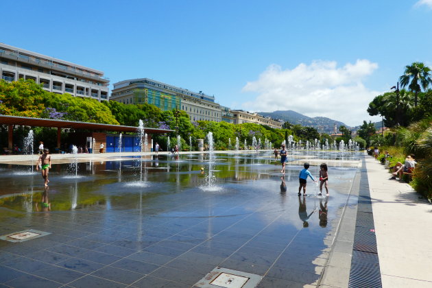 Waterspiegel van de Paillon Promenade