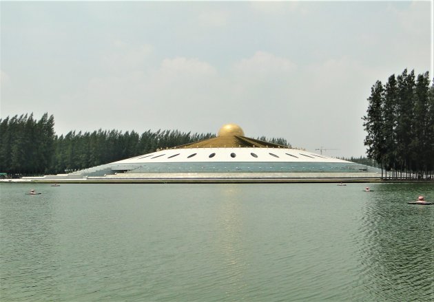 Futuristische Boeddhistische Tempel.