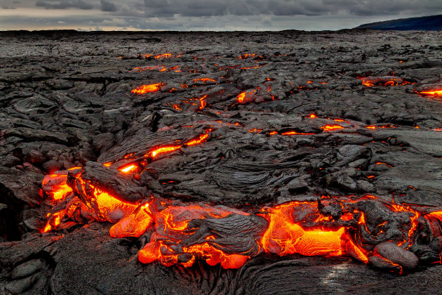 Op 1 meter van de lava staan