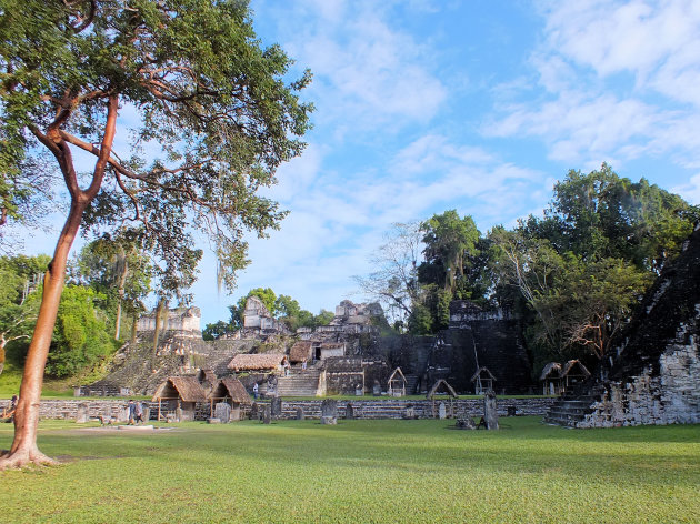 Grote plein in Tikal