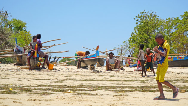 Mora mora, de zee op met de pirogue