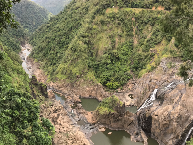 Barron Falls tijdens de Kuranda Scenic Railway vlakbij Cairns