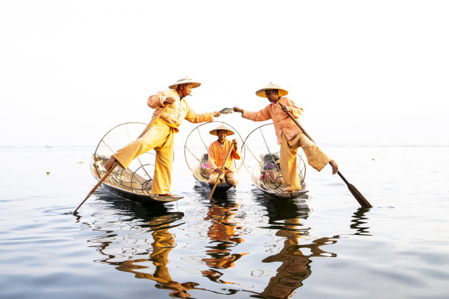 Traditionele vissers op het Inle meer