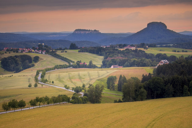 Uitzicht vanaf de Adamsberg op het Sächsische Schweiz