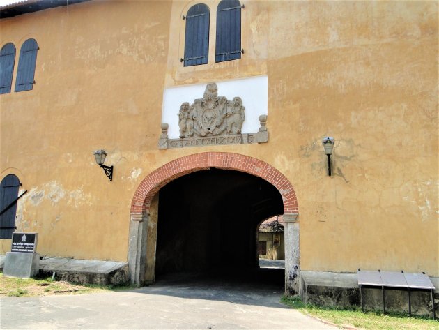 Poort in het grote Pakhuis van de VOC.