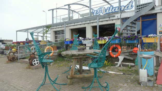 Bij t Ailand Lauwersoog kun je eten wat het wad schaft.