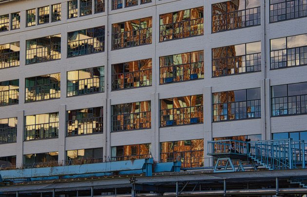 Weerspiegelingen in Lofts op Strijp-S