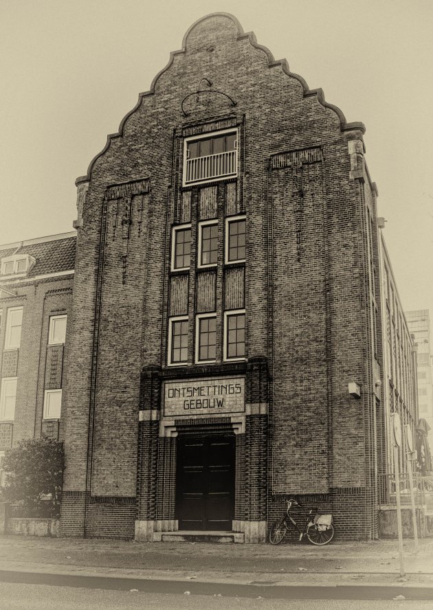 Ontsmettingsgebouw