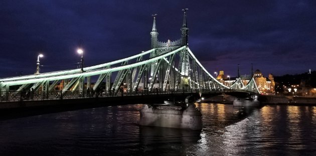 De Vrijheidsbrug in volle Glorie