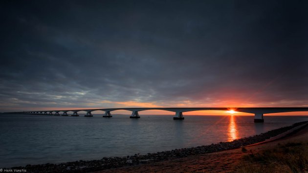 Wie kent deze brug niet