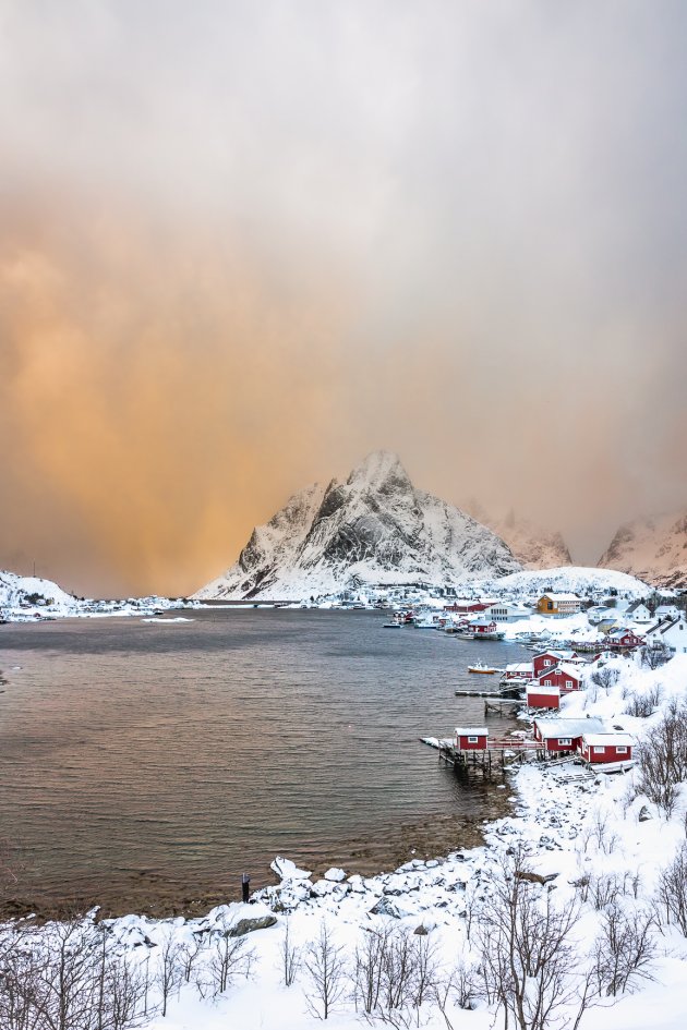 De Hagelstorm komt eraan in Reine