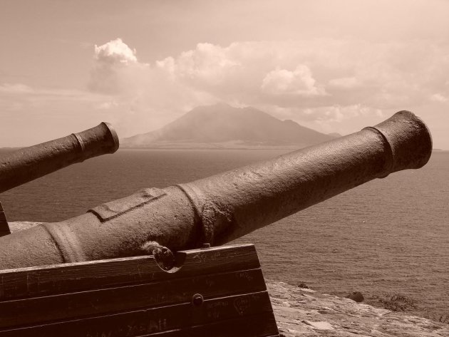 blik op St.Kitts, vanaf St.Eustatius