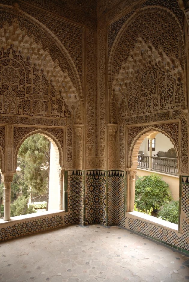 Doorkijk in het Alhambra
