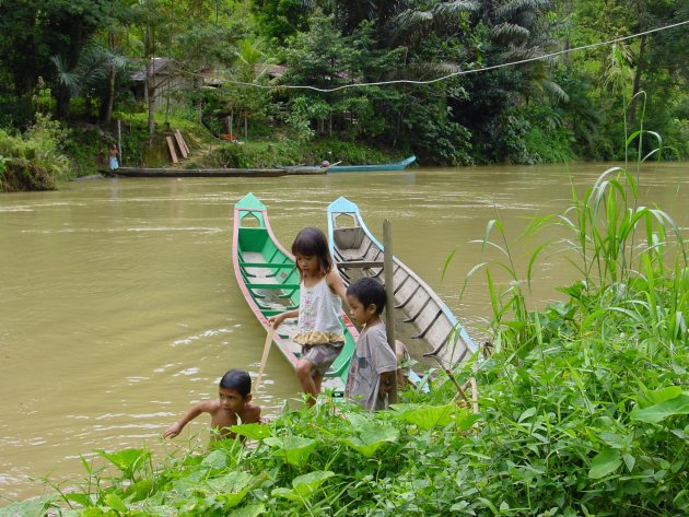 kinderen bij het water 