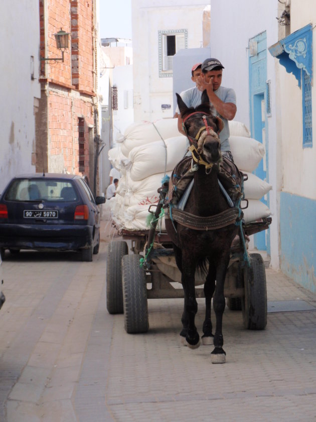 Oud en nieuw transport in Kairouan