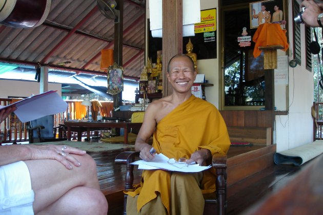 De doofstomme monnik in zijn tempel