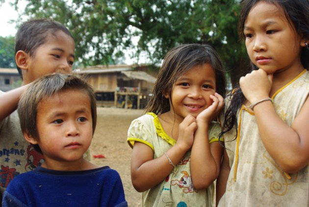 Kinderen in afgelegen dorpje zuid Laos