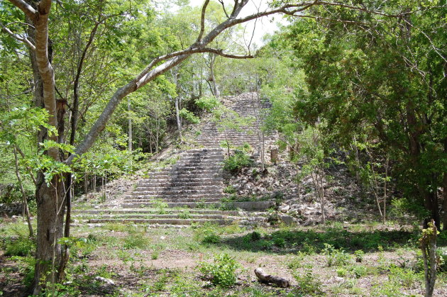 Piramide in Yaxunáh